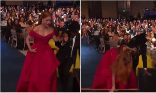 Nezgoda na dodjeli nagrada: Jessica Chastain spotaknula se i pala hodajući do pozornice