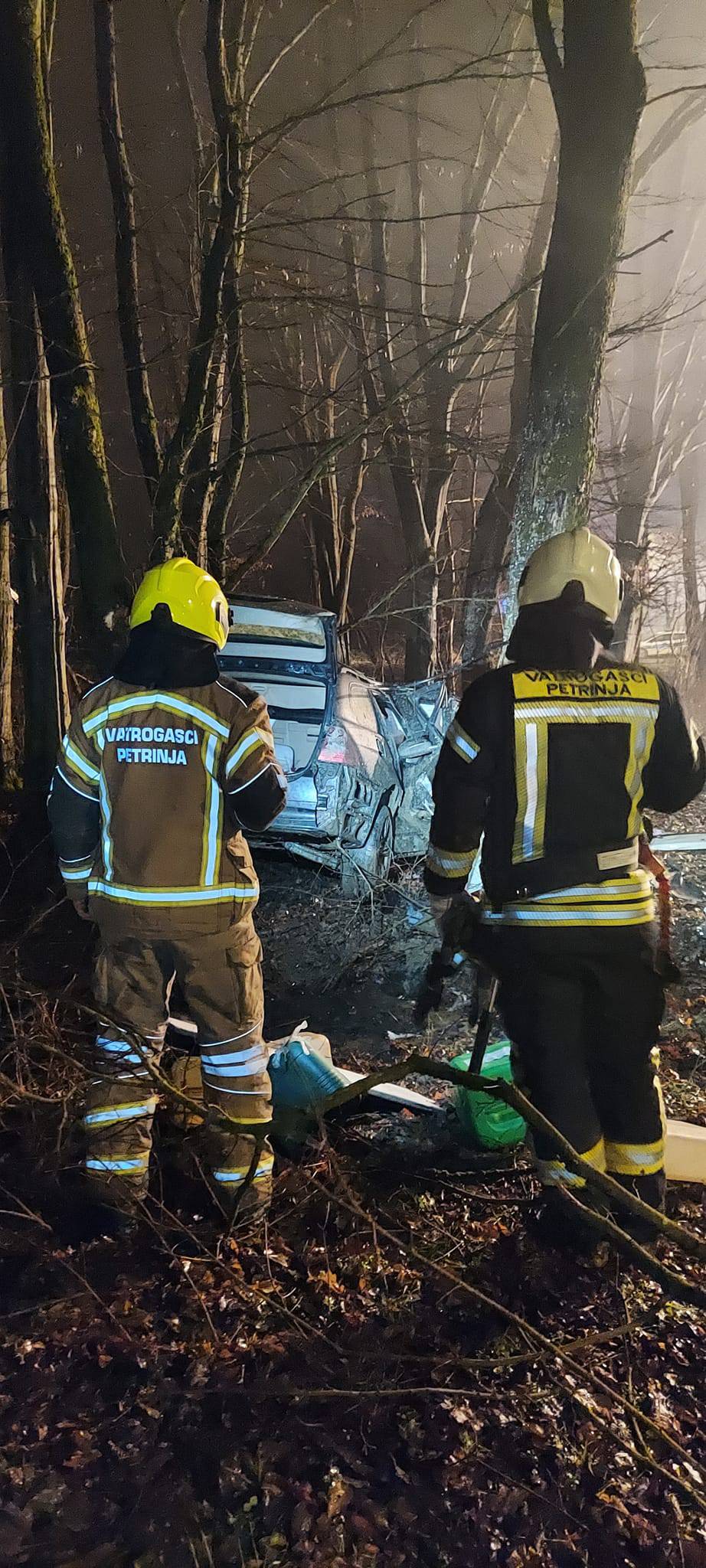 Čudo kod Petrinje! Kako je ovo preživio?! Skršio auto do kraja, a prošao je s par ogrebotina