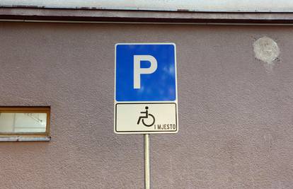 U Zadru 21 vozač nepropisno parkirao na mjestu za invalide