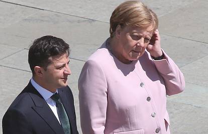 'Moguće da je Merkel ozbiljno bolesna, treba ići na pretrage'