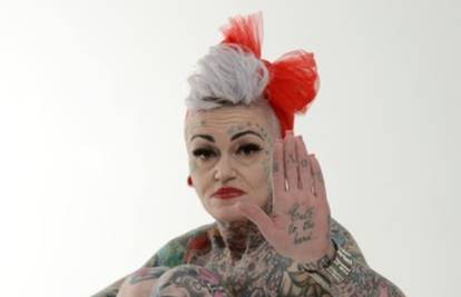 Tetovažama liječila tugu nakon razvoda, a sada je nitko ne želi