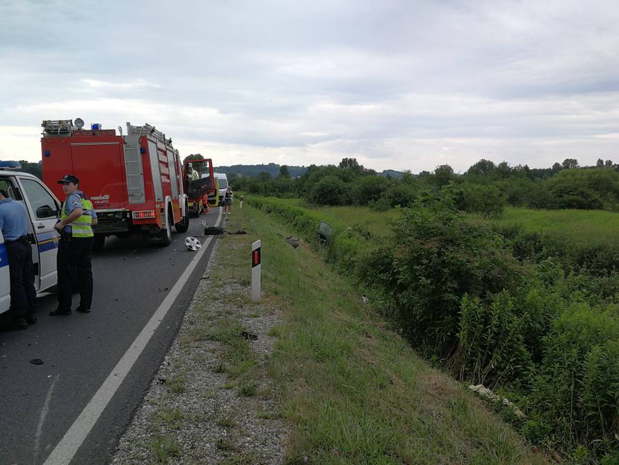 Sudarila se četiri automobila: Vatrogasci izvlačili unesrećene