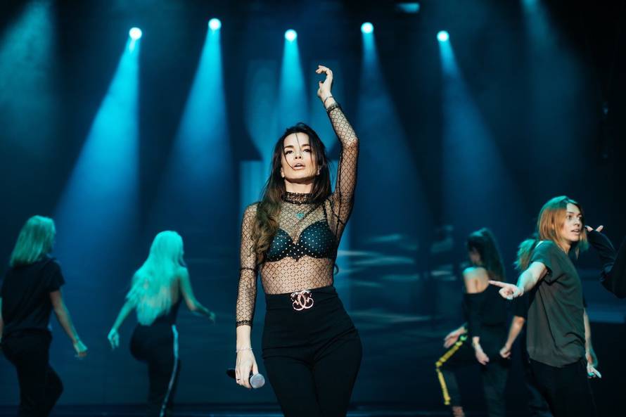 Sevi od benda na turneji ostali samo bubnjar i prateći vokal...