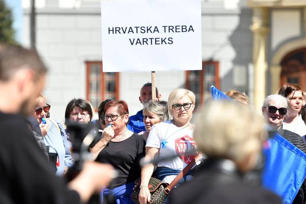 Varaždin: Prosvjedna povorka radnika Varteksa stigla u centar grada 