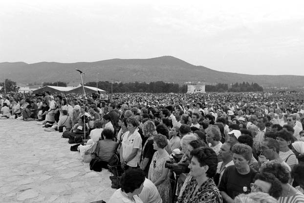 Brojni vjernici na obilježavanju 10. godišnjice ukazanja u Međurgorju, 25.6.1991.