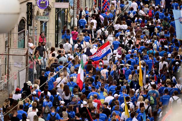 Zagreb: Povorka Antunovskog hoda na putu prema bazilici svetog Antuna Padovanskog