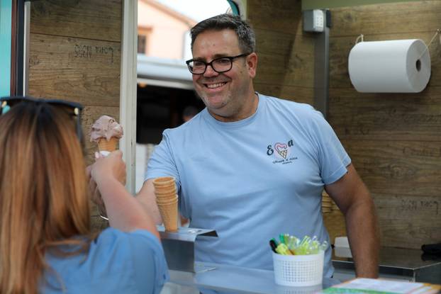 Njivice: Festival sladoleda na rivi