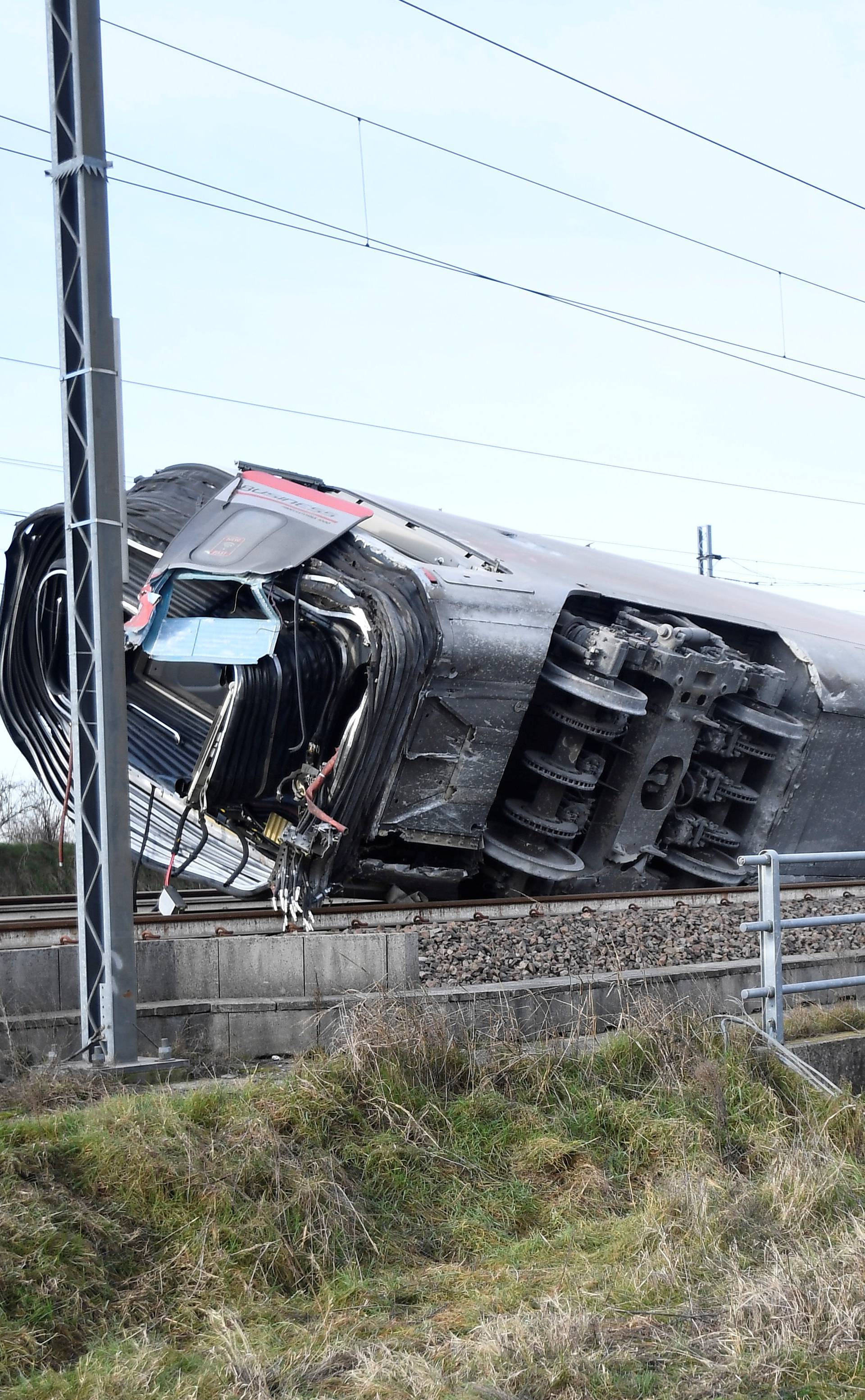 High speed train derails near Lodi