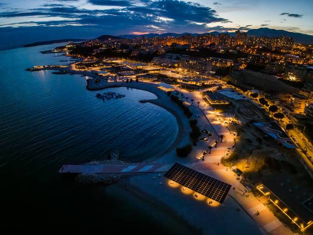Noćne fotografije novouređenog Žnjanskog platoa
