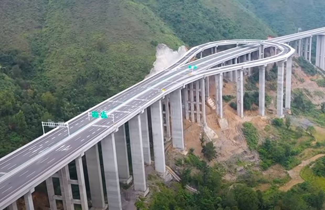 Kineski autoput na kojem se može polukružno okrenuti