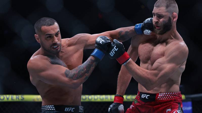 VIDEO Nevjerojatna noć UFC-a! S jednim koljenom nokautirao je protivnika pred očima Trumpa