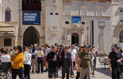 U području oko dubrovačke jezgre zabilježili 1700 prekršaja u 10 dana: Rekorderi su taksisti