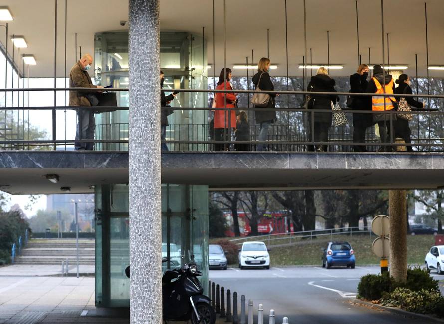Zagreb: Kontrola covid potvrda zaposlenika u Gradskom poglavarstvu