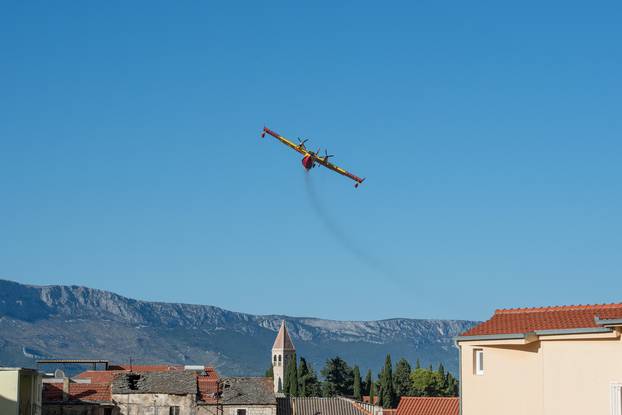 Veliki požar u Okrugu Gornjem kraj Trogira