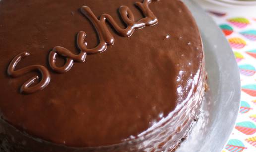 Čokoladna fantazija: Sacher torta s domaćim pekmezom