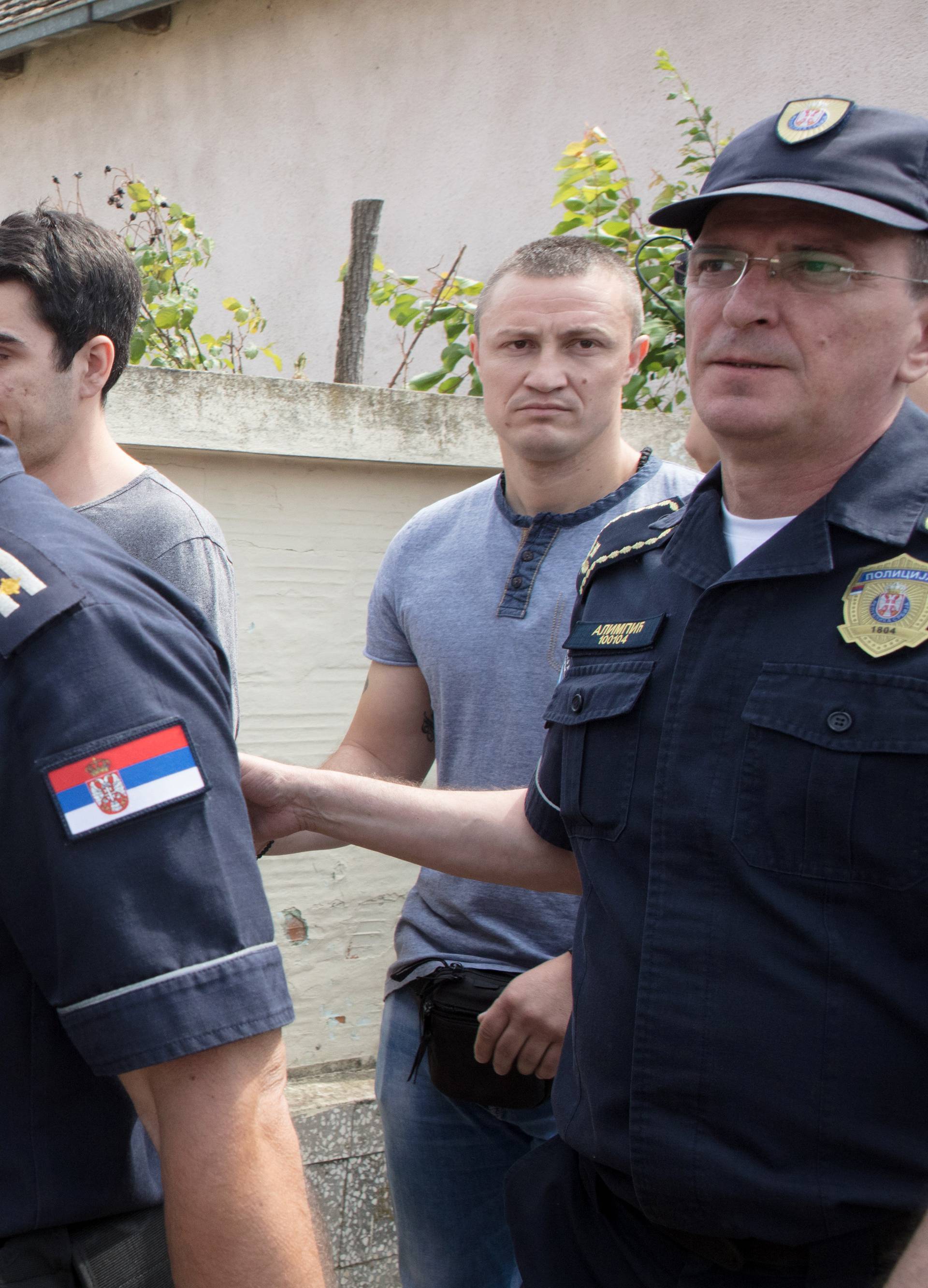 Šešeljevi radikali napali i vikali:  'Ustaše, izlazite iz naše Srbije'