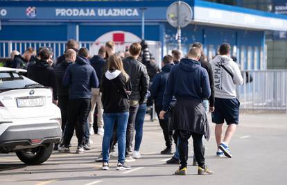 Opet redovi pred Maksimirom: Navijači pohrlili po preostalih 400 ulaznica za poljudski derbi