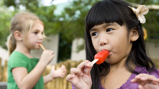 Uveli nove preporuke za djecu: Do druge godine nema slatkiša
