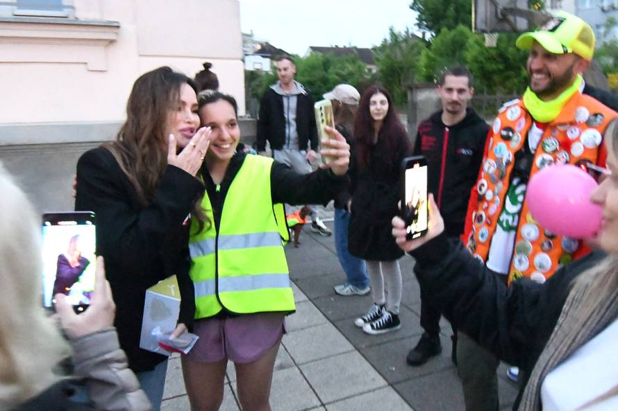 Virovitica: Severina dočekala srpske studente koji trče do Bruxellesa