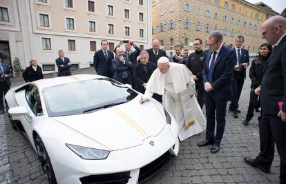 Papin Lamborghini Huracan na aukciji prodali za 5,2 mil. kuna