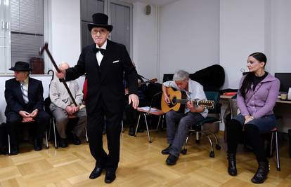 Vitalni džentlmen: Stepa već 80 godina, ali on zna i tango...