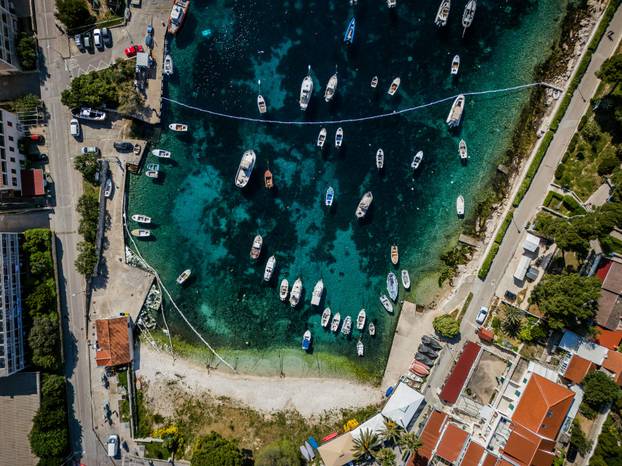 Fotografije iz zraka onečišćenja mora na Hvaru