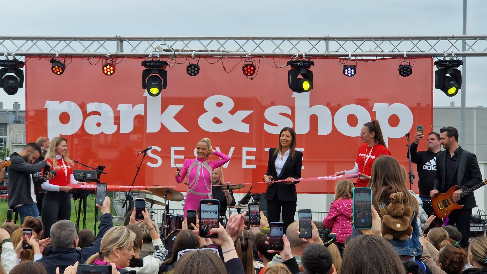 Pogledajte kako je izgledalo otvorenje maloprodajnog lanca Park&Shop u Sesvetama