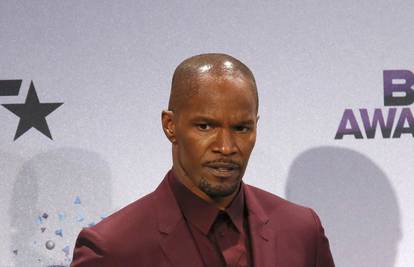 Jamie Foxx svaki dan počinje pjevanjem country pjesama