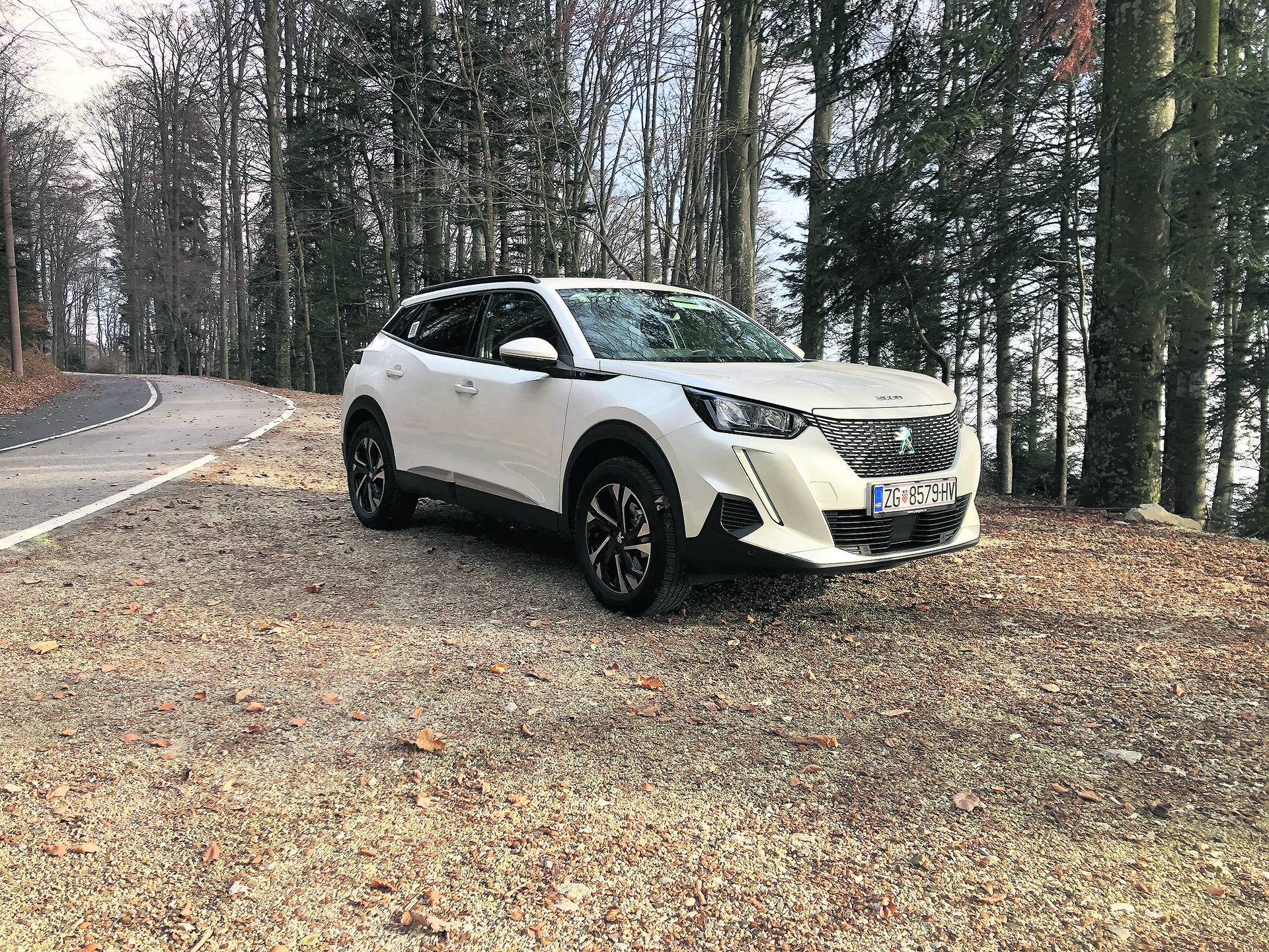 Električni Peugeot e-2008 je uglađen i jednostavan za vožnju