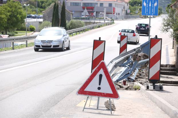 U prometnoj nesreći kod Trogira poginula jedna osoba