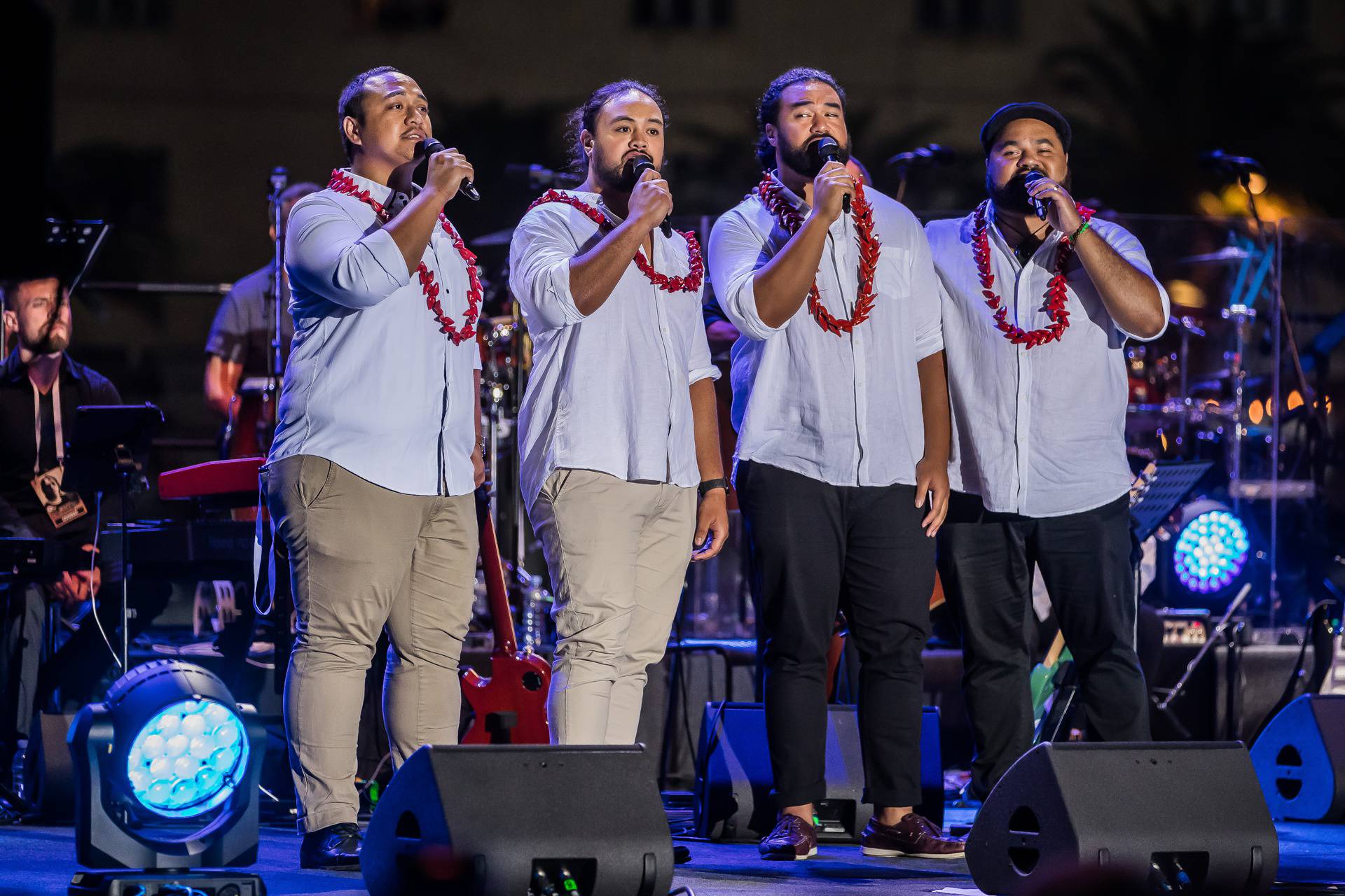 Vela Luka:  Novozelandska klapa The Shades  na koncertu "Trag u beskraju"