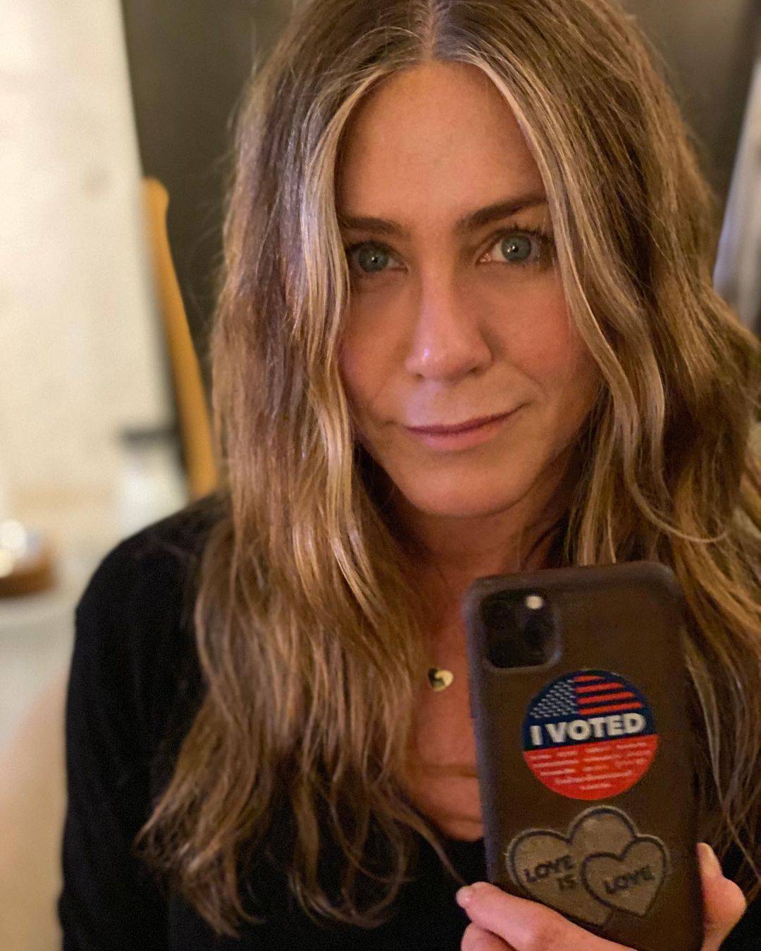 Aniston otkrila kome ide njezin glas na izborima pa poručila: Nije smiješno glasati za Kanyea