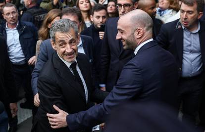 Sarkozyjeva knjiga o 20 dana zatvora: 'Madrac je bio tvrd, a jedne noći probudila me i vatra'