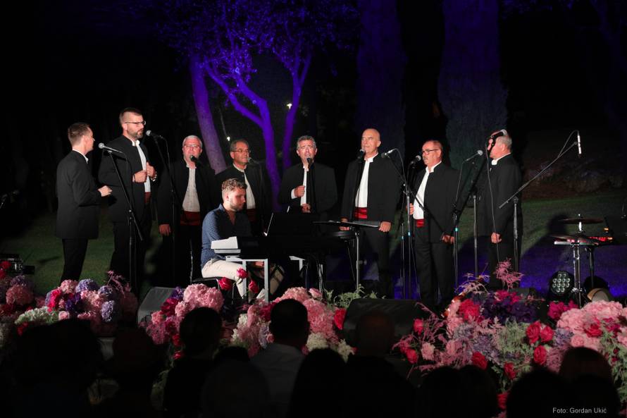 Otvoren 23. Art&More festival: Okupljene  je oduševio glazbeni program, stigla i Mila Elegović