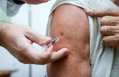 Prvi pacijenti primili cjepivo! Britanci vjeruju da imaju lijek