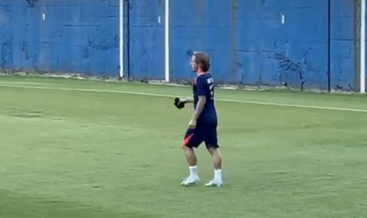 VIDEO Požuri, Luka! Modrić je posljednji došao na trening pa se morao skinuti. Evo zašto