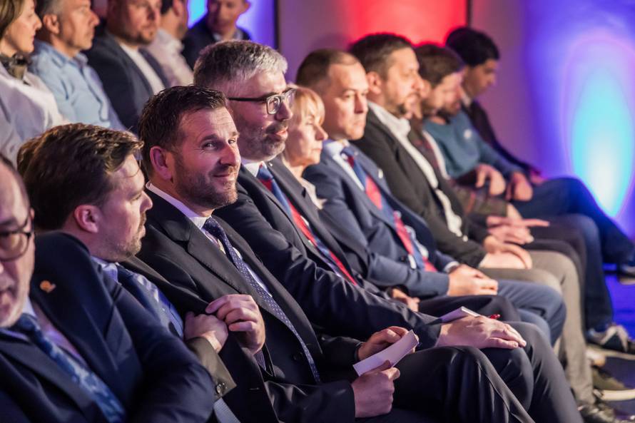 Split: Na Poljudu predstavljena Studija izvodljivosti projekta "Nogometni stadion i kamp u Splitu"