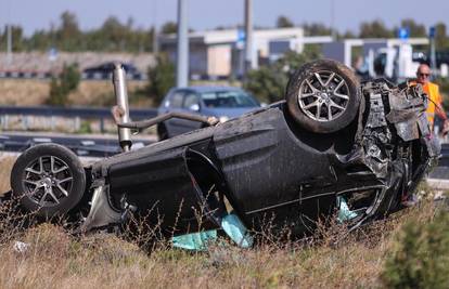 Teška nesreća na autocesti kod Zadra: Auto završio na krovu...
