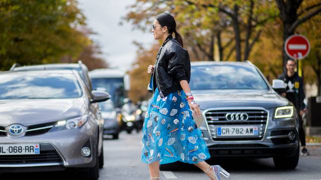 Street Style - Paris Fashion Week - Womenswear Spring/Summer 2016 : Day Nine