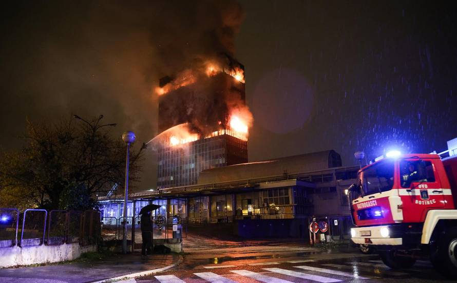 Zagreb: Pozar u Vjesnikovom neboderu