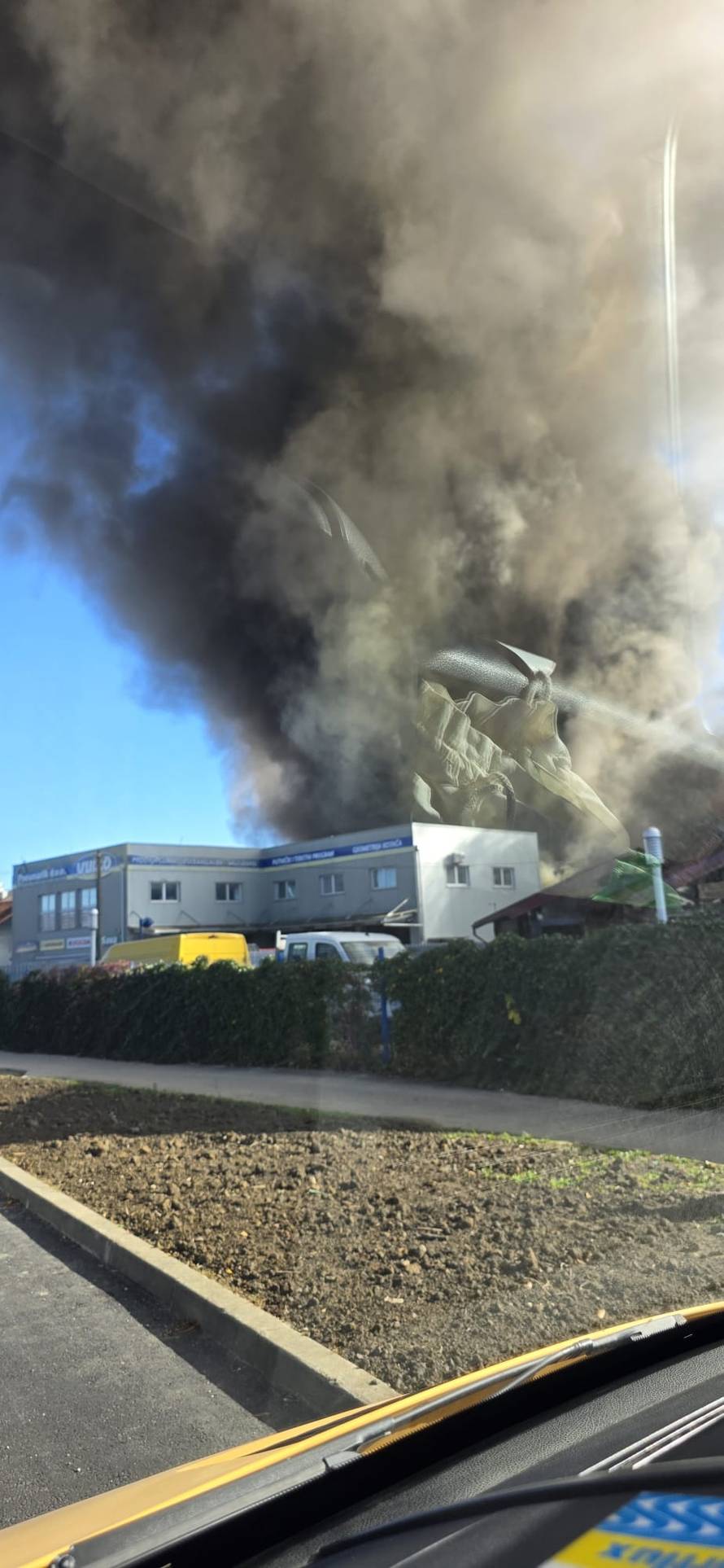 FOTO/VIDEO Još se dimi u Sv. Nedelji: 'Nije opasno za ljude'