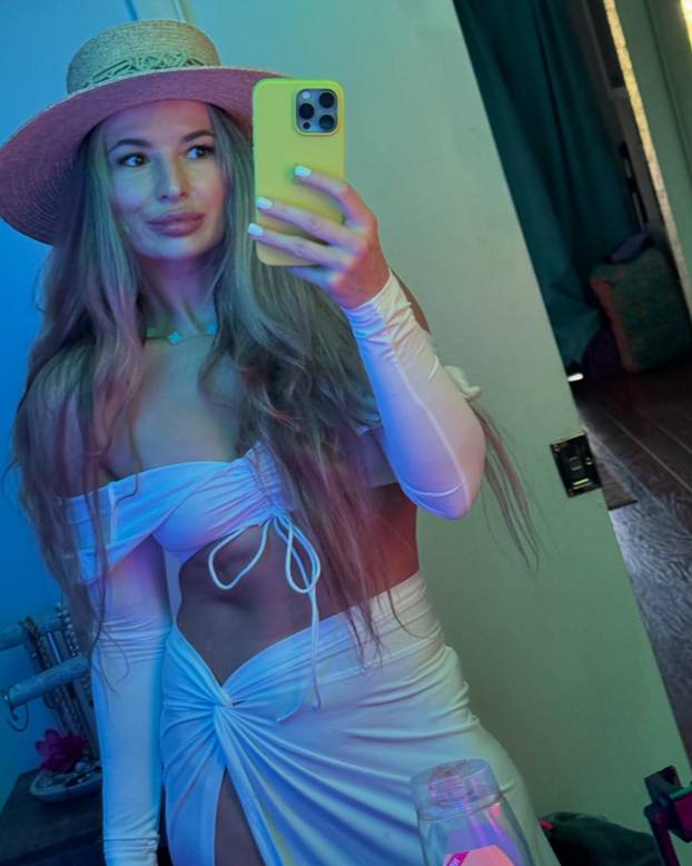 FOTO Nekad su dominirale u UFC-u, a danas zajedno snimaju sadržaj koji nije za svačije oči