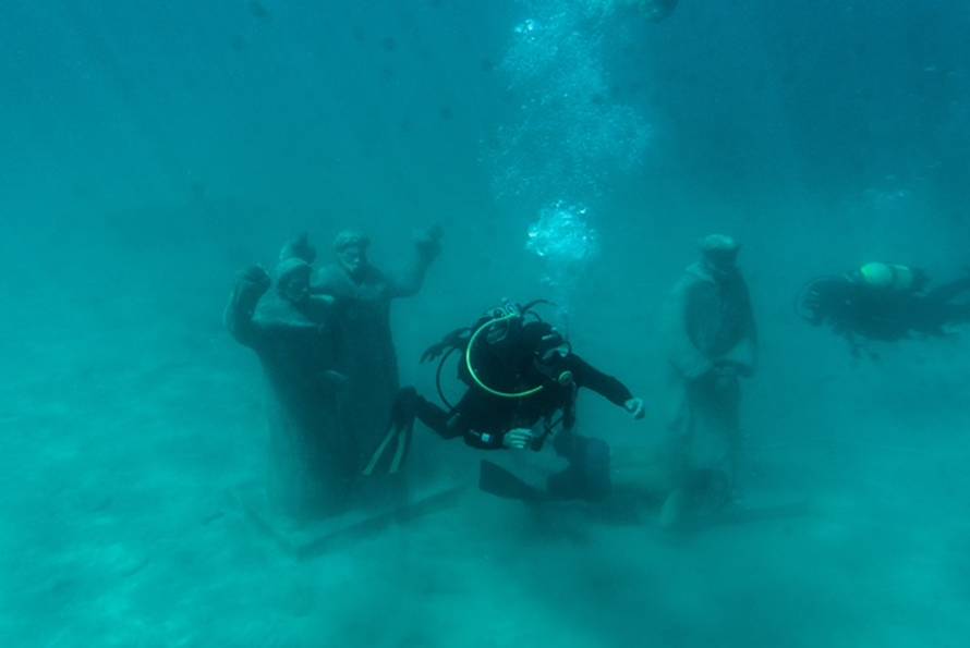 Svećenik s broda 'Sponzoruše' blagoslovio morski 'Križni put'