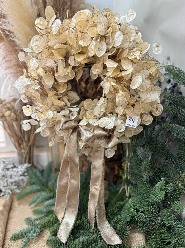 FOTO Domaći kreativci svojim vijencima za vrata stvaraju blagdansku magiju već na ulazu