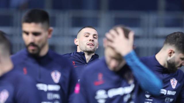 Hrvatski nogometni reprezentativci odradili trening u Dugopolju