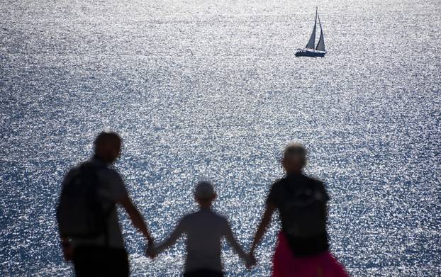 Rt Kamenjak: Sunce je privuklo mnoge, a neki su se i okupali