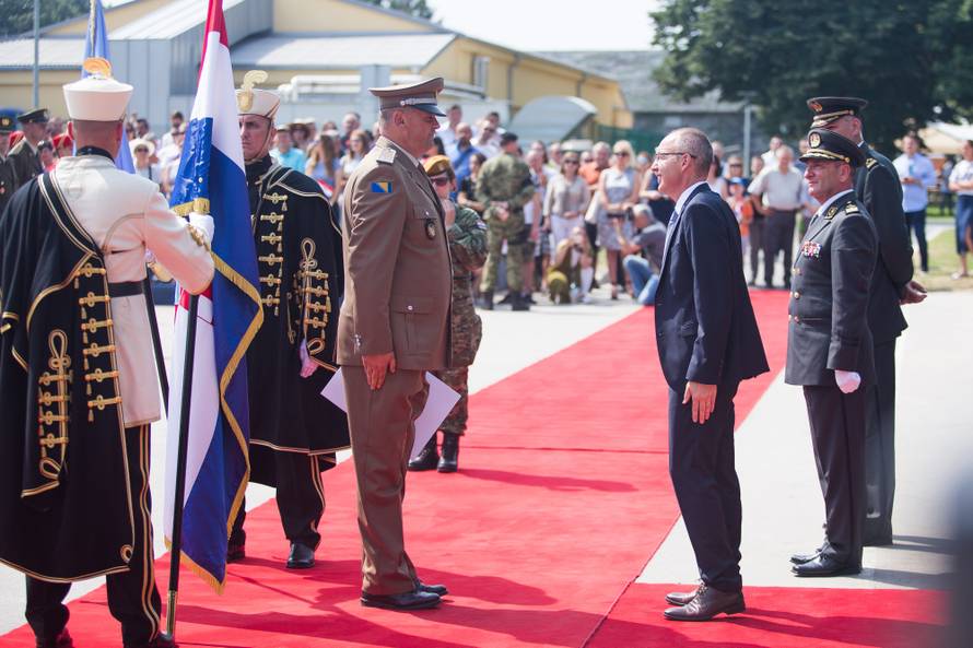 Vukovar: SveÄana promocija polaznika vojnih Å¡kola Hrvatskog vojnog uÄiliÅ¡ta Dr. Franjo TuÄman