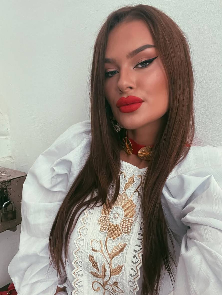 Buduća snaha Alke Vuice u izdanju koje je zapalilo internet