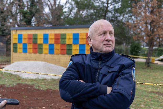 Umag: Ilegalni apartman zamaskirali u košnicu i postavili natpis "Čuvaj se pčela"