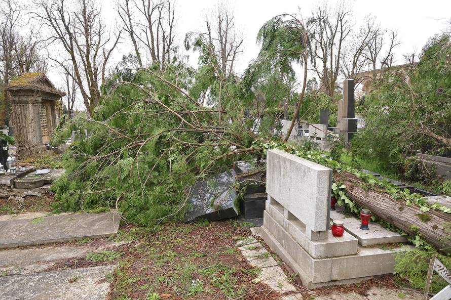 Zagreb: Posljedice velikog nevremena na Mirogoju